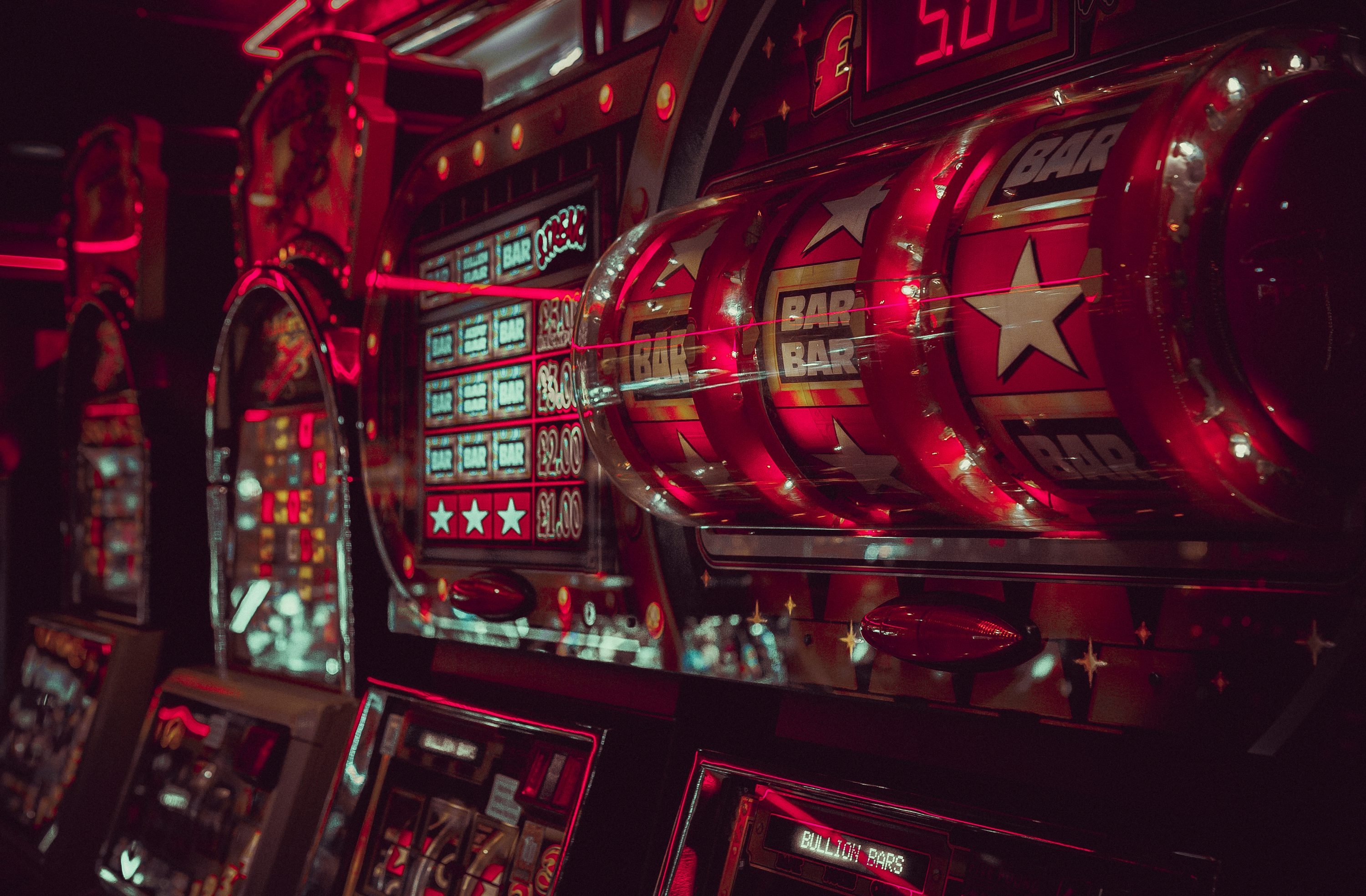 Antarmuka badak138 menampilkan kategori sportsbook, live dealer, slot, dan esports